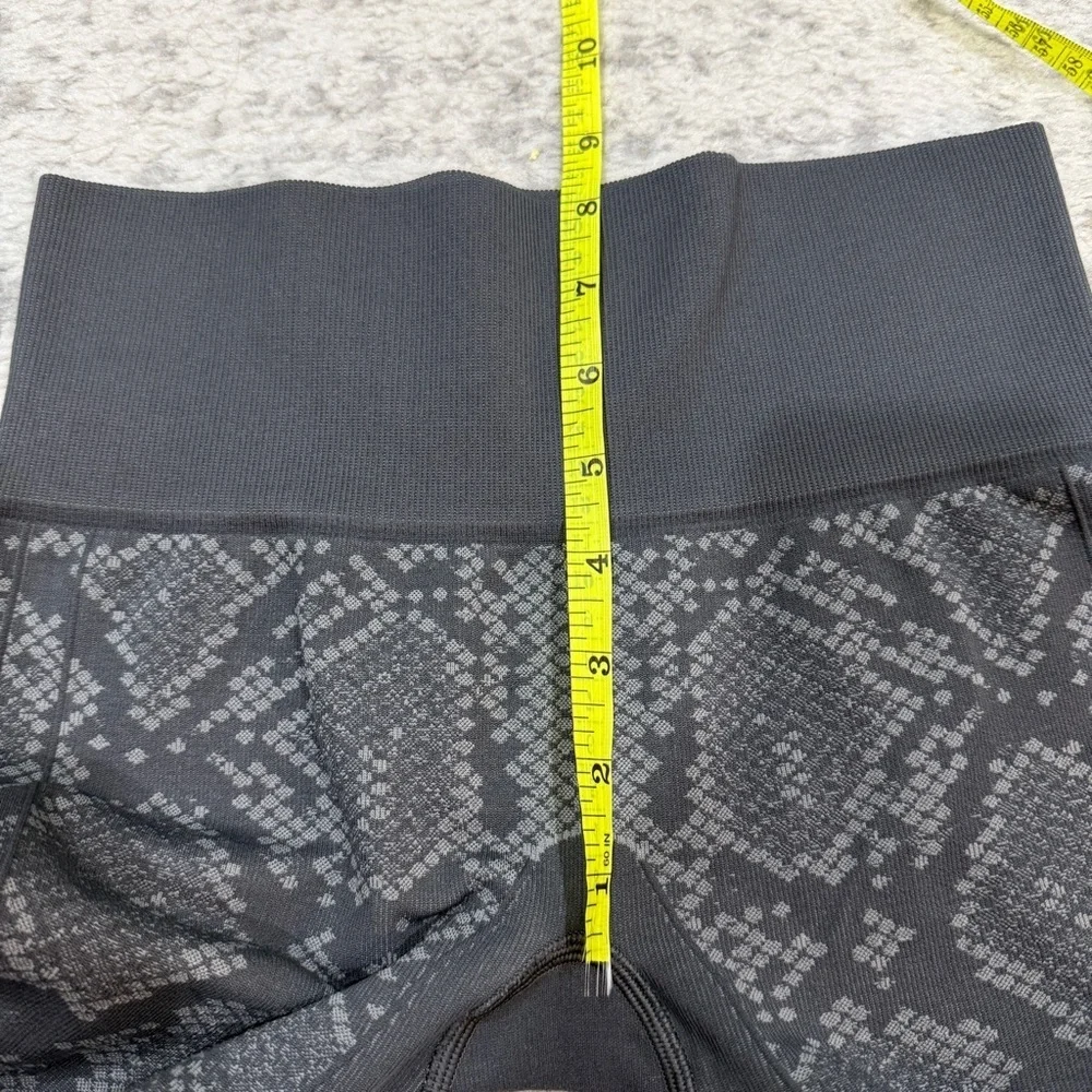 Lululemon Grey In The Flow Crop II